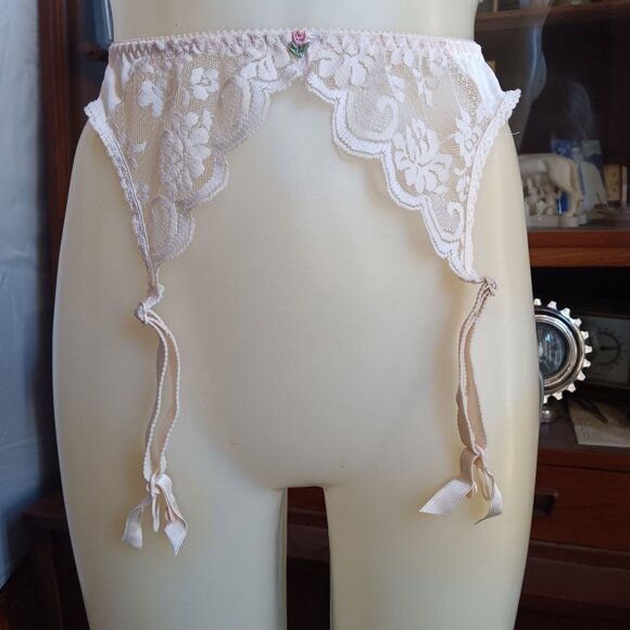 Small Garter Belt Vintage Chantilly Maidenform Lace Floral Embroidery 1980's - Picture 1 of 7